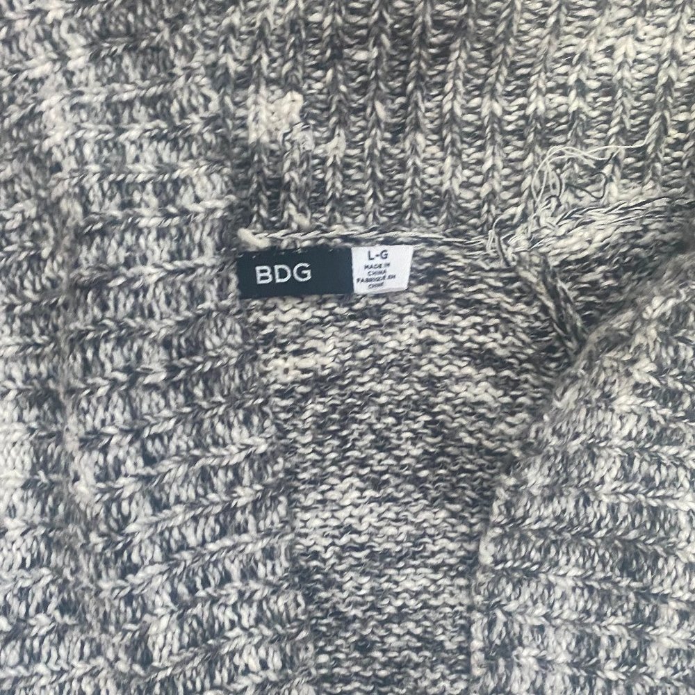 H&M Sweater - Picture 2 of 3